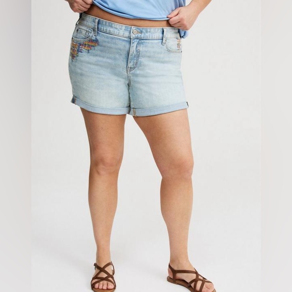 Toroidal Perfect Mid-Rise Embroidered Short